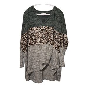 NWOT UMGEE+ Mixed Pattern with Tucked Waist Top - XL